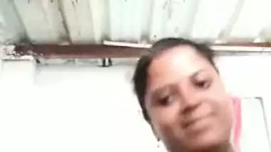 Desi BBW commends man with inept XXX striptease baring to-die-for tits