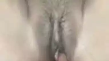 Desi MILF's hairy twat in XXX show made by her boyfriend with camera