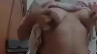 Desi sexy bhabi open her dress