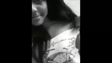 Naked Indian girls showing their bodies online