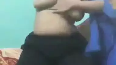 Unsatisfied big boob Bhabhi showing