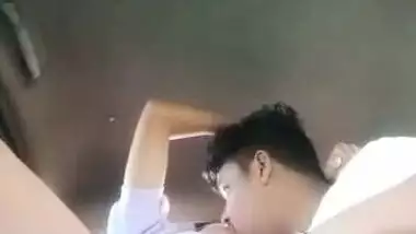 Aasami Lover Apni GirlFriend Ki Chut Ko Baariki Se Dekhta Hua