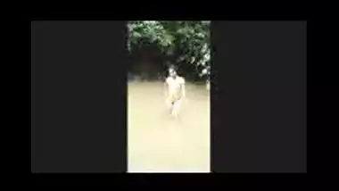 Fsiblog – Desi girl totally nude while outdoor bath on river MMS