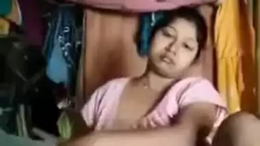 Horny like hell Bangla girl fingers her XXX snatch in Desi video