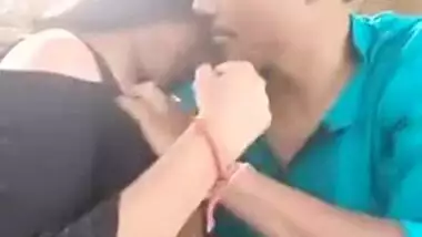 Desi wife kisses and hugs her husband in MMS video for XXX audience