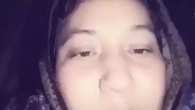 Desi village bhabi show her sexy pussy on mid night