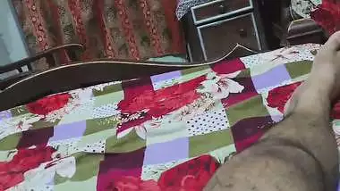 Naked girl from Ayodhya gives a handjob to her stepbrother