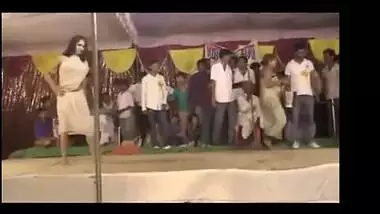 Wet Dance Sexy Boob Show on stage