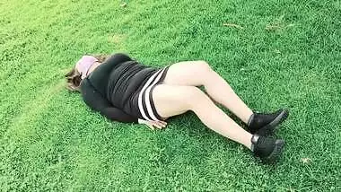 Puta Exhibicionista Me Lleva Al Parque Para Que Grabe Ensenando Sus Tangas Y Su Concha Par2