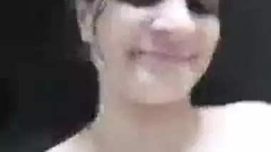 Mature Indian aunty nude show on selfie cam