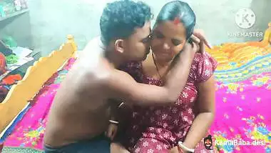Husband fucks wife’s shaved pussy in the Bihari sex video