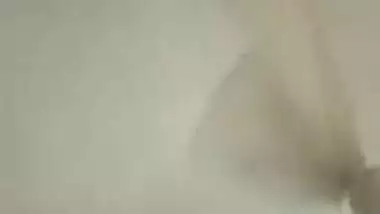 Desi webcam bitch flashes her mature XXX twat for a man to stroke