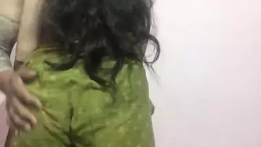 Saree mai hot girlfriend ka de dana dan chut chudai khel