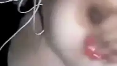 Babe called her Indian admirer to show her breasts and masturbate in porn chat