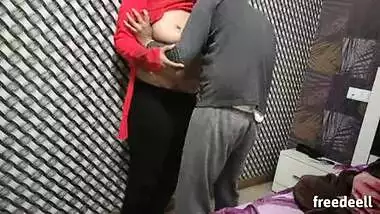 Ghar par natkhat bhabhi se sex karte hue desi sex clip