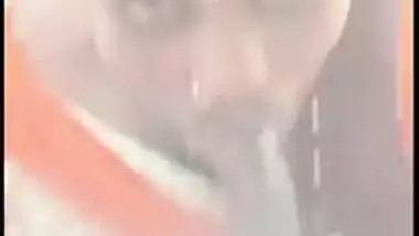 New desi MMS, Indian aunty giving blowjob village boy for money outdoor