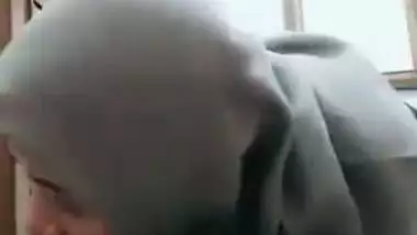 Hijabi girl sucks her stepbrother’s dick in Bangladeshi porn