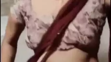 Face masked desi XXX wife shows her tits and pussy in live cam