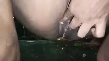 Wife pee outdoor - වැස්සෙ වයිෆ් එලියෙ චූ කරනවා