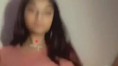 Naked pussy showing hot Indian girl nude viral MMS