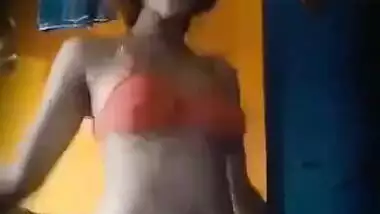 Desi teen girl dancing nude on song
