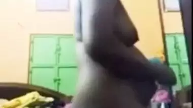 Desi chick spreads legs to be fucked by XXX buddy in MMS video