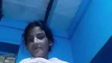 Desi nude Bihari girl shows her tight boobs to her lover