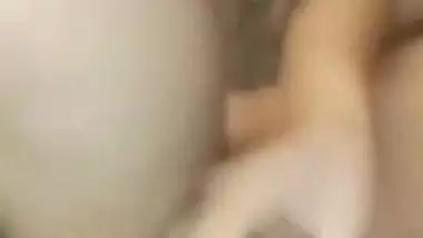 An 18-year-old virgin girl gets fuck in Delhi sex MMS