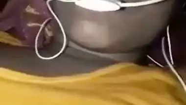 Desi girl solo XXX video where she takes boobs and pussy to light
