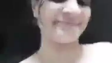 Mature Indian aunty in nature's garb show on selfie cam