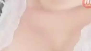 Busty Desi whore films herself for her XXX viewers in the MMS video