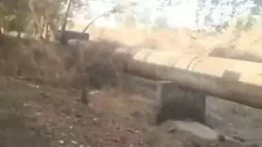 Horny man fucks a desi randi in a plastic hut on the road