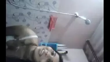 Kolkata Teenage girl Records herself as she bathes