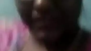 Desi Bhabhi Shows Her Boobs on VC