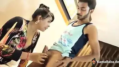 Desi whore gives an Indian blowjob to her client