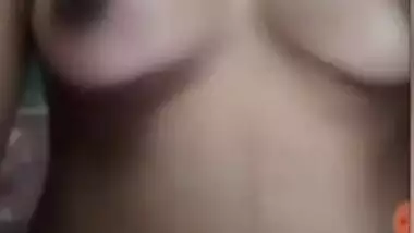 Desi loves own body that is made to be exposed in solo sex video