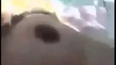 Local guy caught on Desi mms video of village lovers caught fucking outdoor