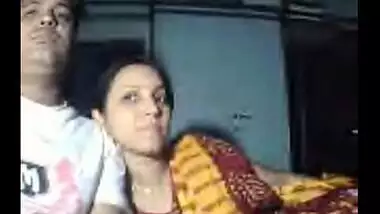 Cam sex of a homely bhabhi and her hubby