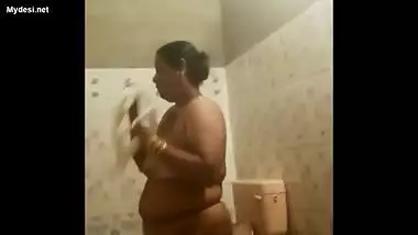 desi mallu aunty hot nude bath and dress changing scene