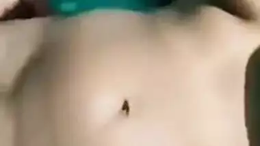 Desi girl makes a XXX video where she strips down to make it MMS