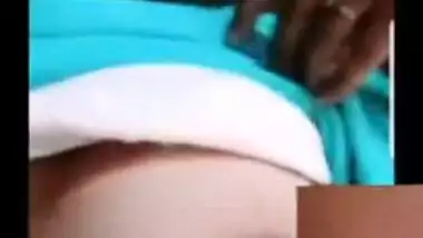 Mature lady fingering