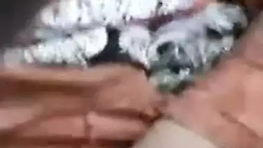 Desi woman with no panties shows off hairy pussy in XXX video going MMS