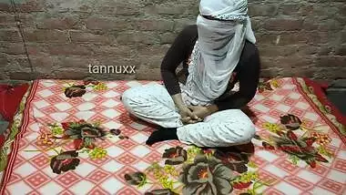 Amateur Desi couple has amazing XXX chudai in front of the camera