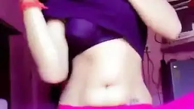 Cute Desi hottie XXX show of her naked boobs is by MMS fans