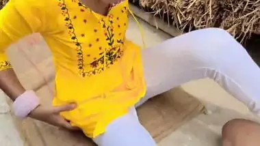 Desi Local Village Girl Tight Pussy Outdoor Fucking xxx Video Indian G.f
