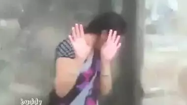 Desi sex of a hot Bhojpuri aunty in the outdoor