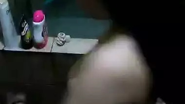 Sexy desi girl complete bath