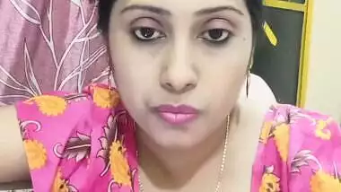 Rupa cleavage showing live show