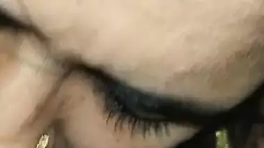 Bhabi with mehndi hand providing blowjob