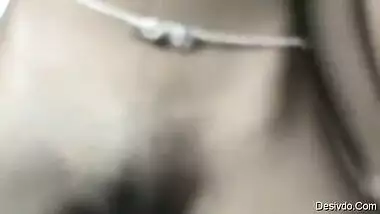 Andhra babe giving blowjob n fucking on desk 1